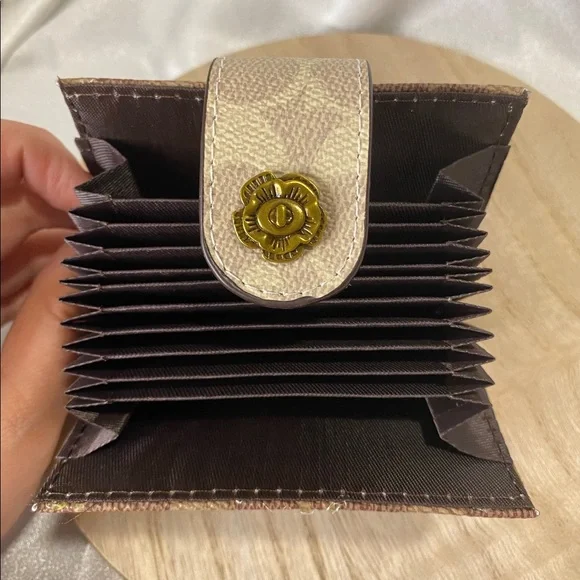 NWT Brown Tan Women's Fashion Wallet Card Holder - Picture 6 of 6